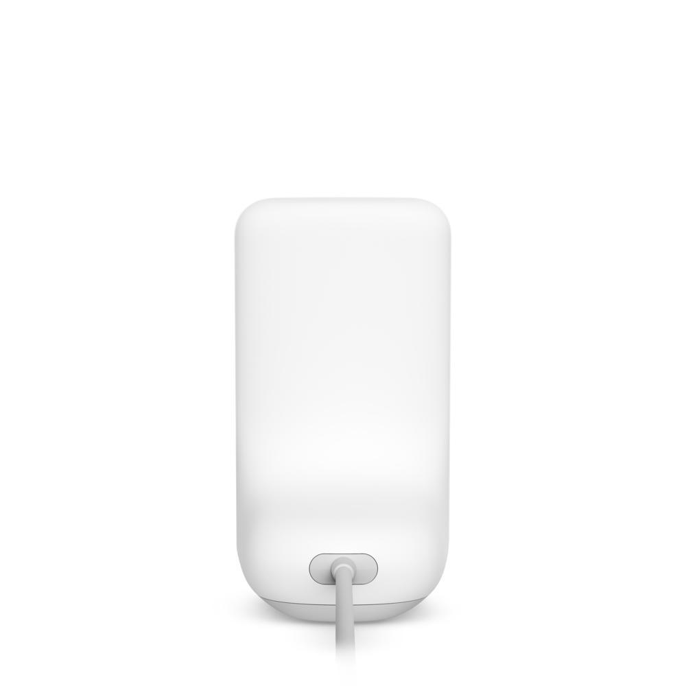 Appareil eero Signal, vue arrière — tour blanche brillante avec port d'alimentation encastré et câble d'alimentation blanc